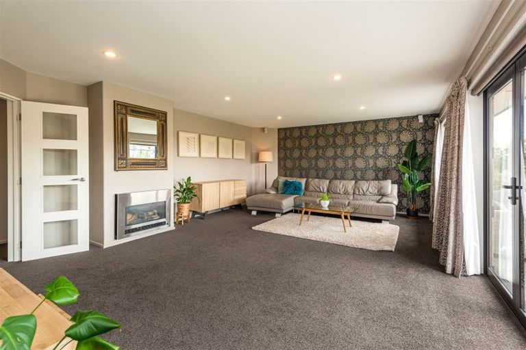 Photo of property in 17 Gosling Crescent, Halswell, Christchurch, 8025