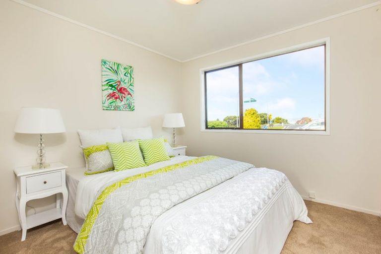 Photo of property in 162 Luckens Road, West Harbour, Auckland, 0618