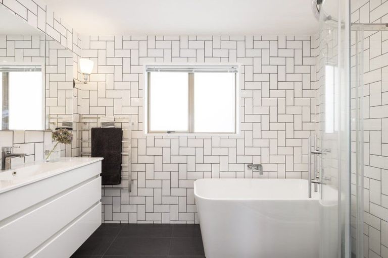 Photo of property in 1 Pamir Place, Welcome Bay, Tauranga, 3112