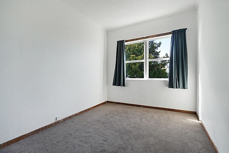 Photo of property in 40 West Coast Road, Glen Eden, Auckland, 0602