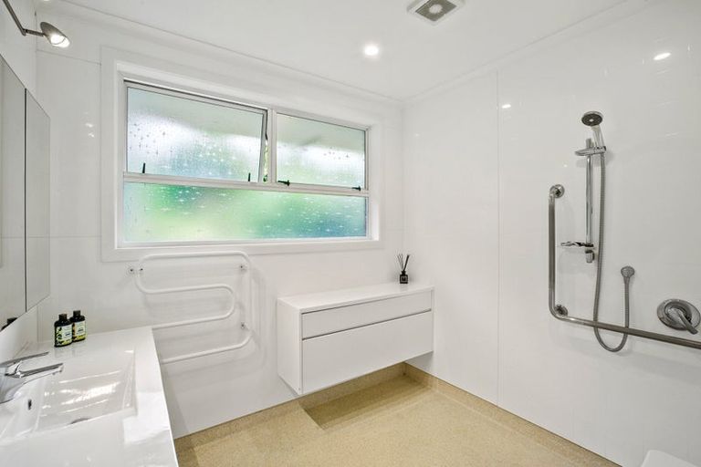 Photo of property in 11 Findlay Street, Moturoa, New Plymouth, 4310