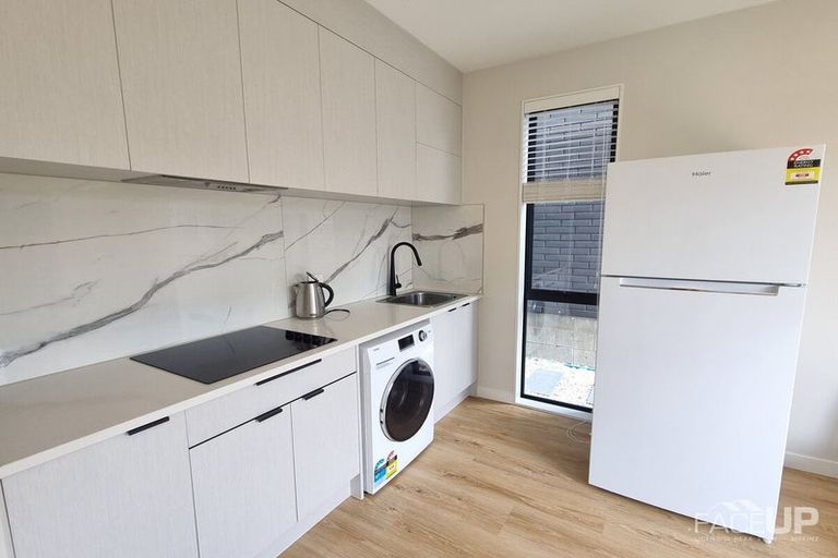 Photo of property in 10 Skua Road, Hobsonville, Auckland, 0616