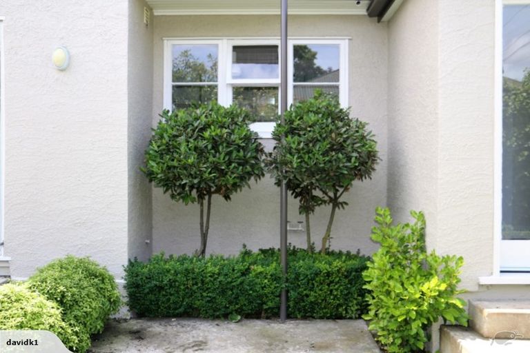 Photo of property in 35 Garreg Road, Fendalton, Christchurch, 8052