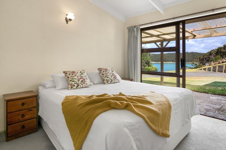 Photo of property in 215 Kempthorne Road, Russell, 0272