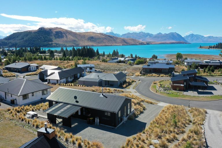 Photo of property in 6 Manning Place, Lake Tekapo, 7999