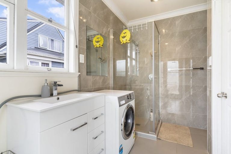 Photo of property in 33 Cobham Crescent, Kelston, Auckland, 0602