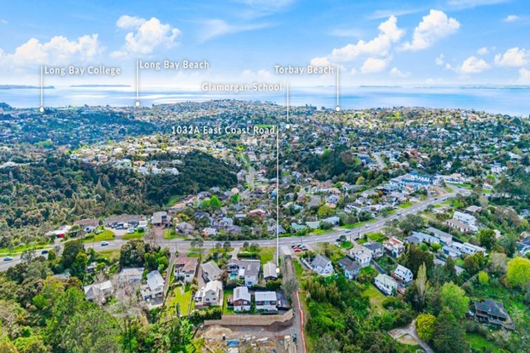 Photo of property in 1/1032 East Coast Road, Fairview Heights, Auckland, 0630