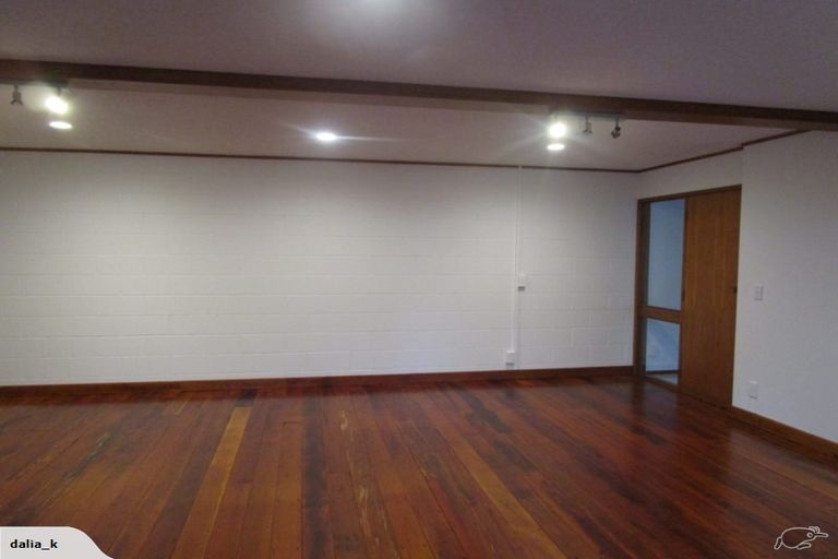 Photo of property in 2/8 Kaihu Street, Northcote, Auckland, 0627