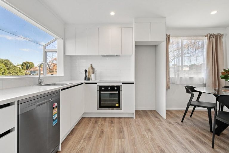 Photo of property in 1/5 Myna Place, Weymouth, Auckland, 2103