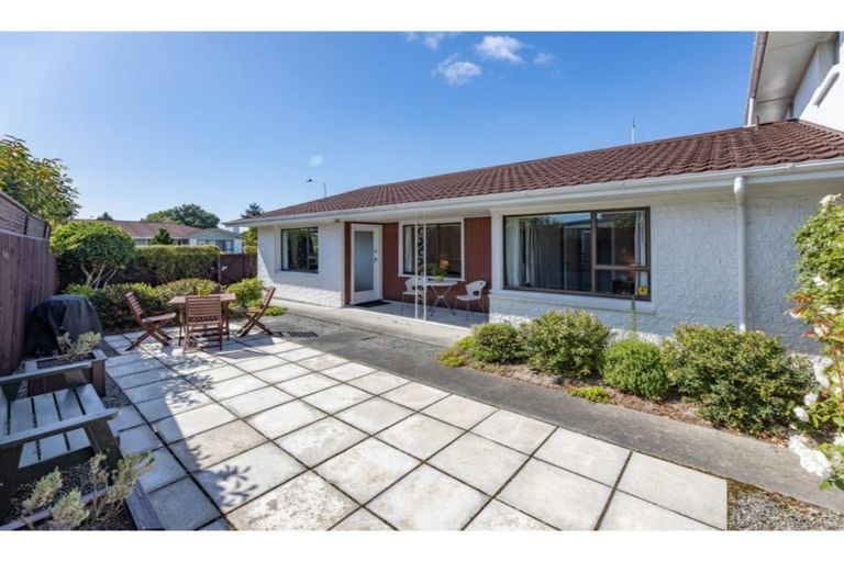 Photo of property in 1/1 Rosedale Place, Avonhead, Christchurch, 8042