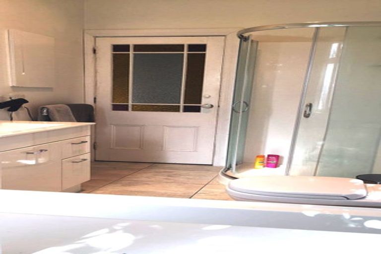 Photo of property in 74 Edward Avenue, Edgeware, Christchurch, 8013