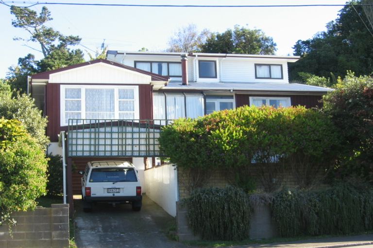 Photo of property in 33 Kahikatea Grove, Paparangi, Wellington, 6037