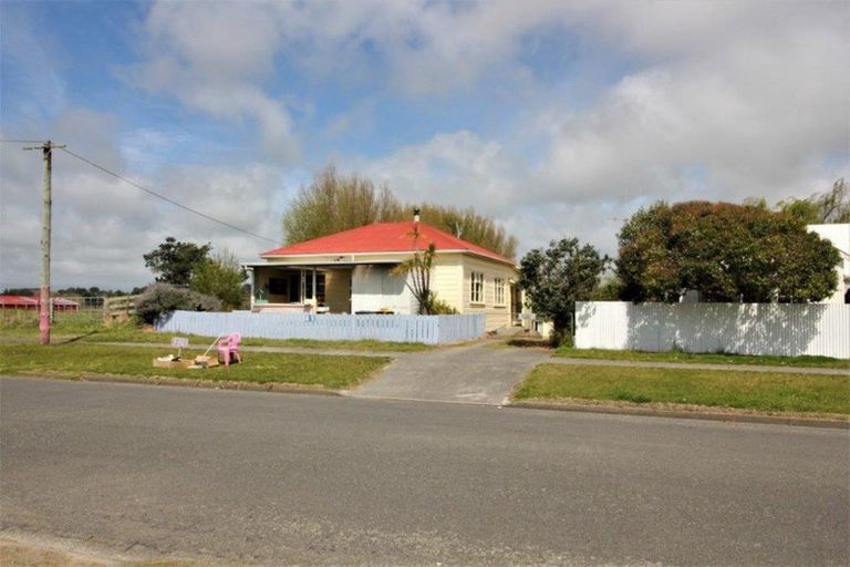 Photo of property in 88 Avenue Road, Foxton, 4814