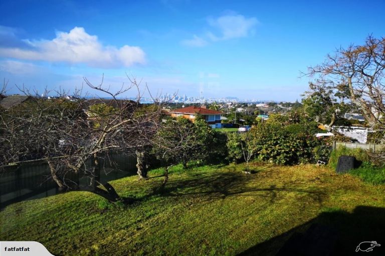 Photo of property in 10 Raleigh Road, Northcote, Auckland, 0627