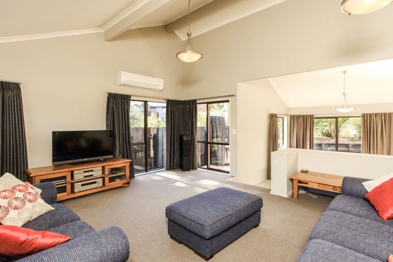 Photo of property in 6 Khaleel Place, Henderson, Auckland, 0612