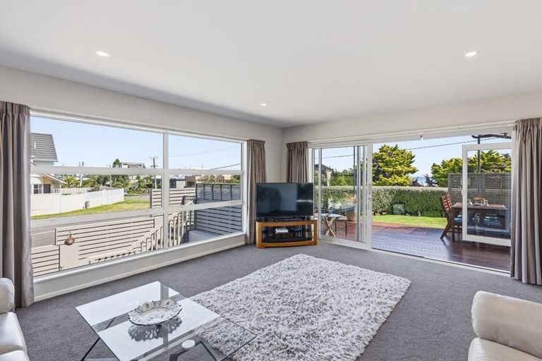 Photo of property in 91 Seaview Road, Paraparaumu Beach, Paraparaumu, 5032