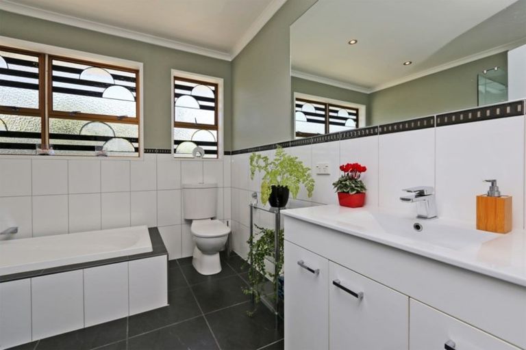 Photo of property in 55 Upham Crescent, Taradale, Napier, 4112