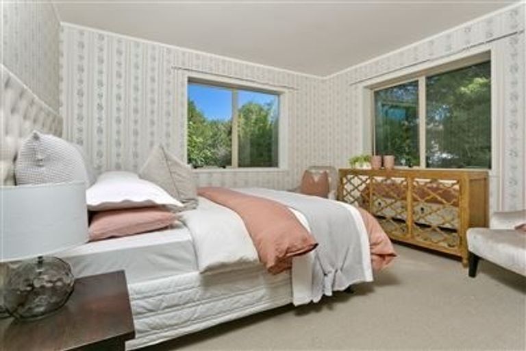 Photo of property in 1/226 Forrest Hill Road, Forrest Hill, Auckland, 0620