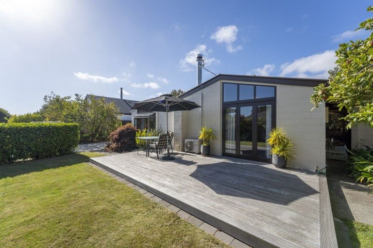 Photo of property in 32 Roberta Drive, Somerfield, Christchurch, 8024