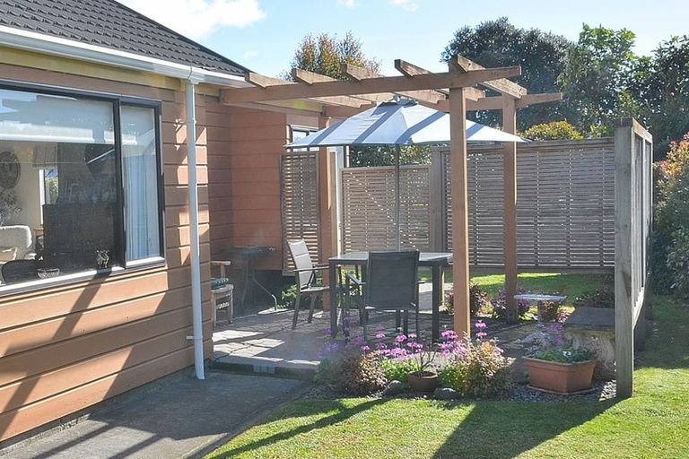 Photo of property in 1 Oak Bay, Waikanae, 5036