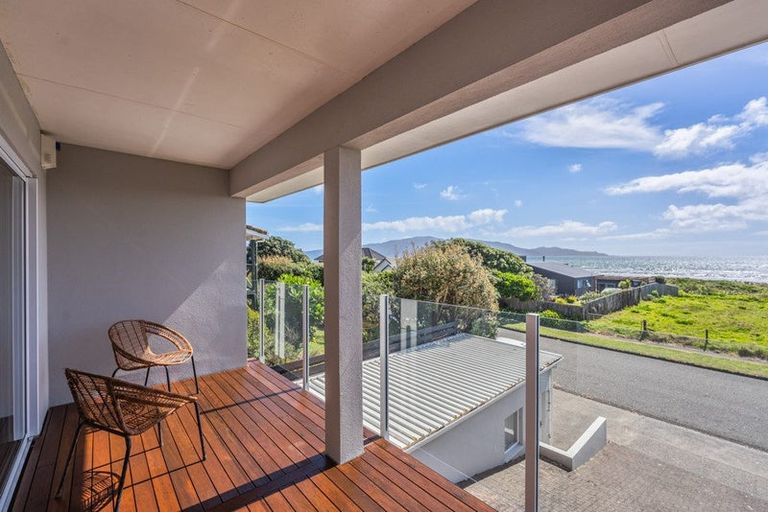 Photo of property in 8 Ara Kuaka, Waikanae Beach, Waikanae, 5036