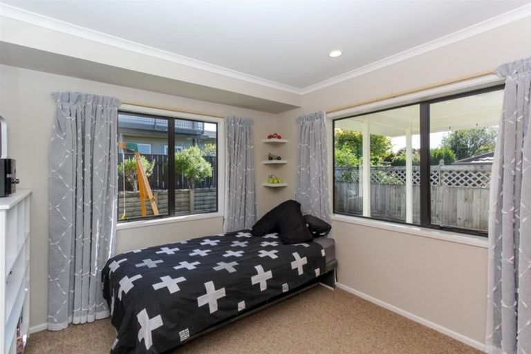 Photo of property in 13 Sandel Rise, Merrilands, New Plymouth, 4312