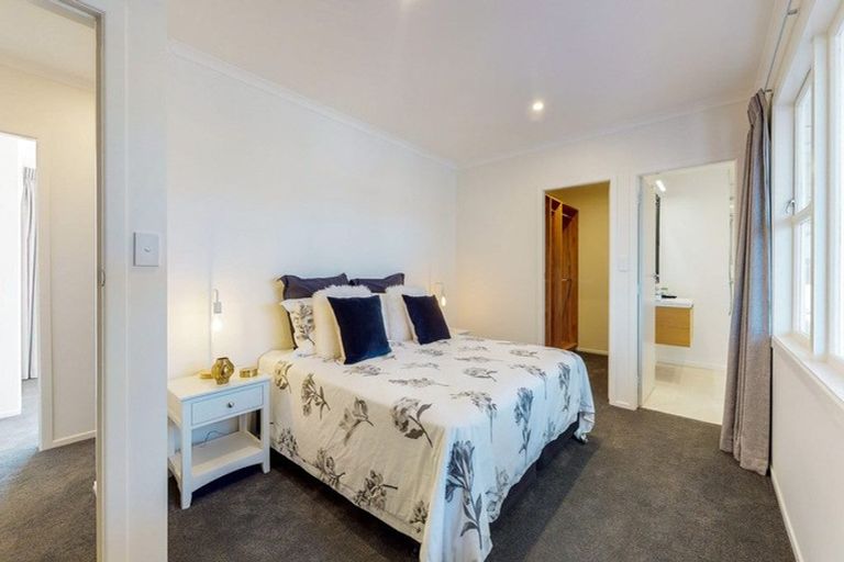 Photo of property in 34 Westview Grove, Miramar, Wellington, 6022