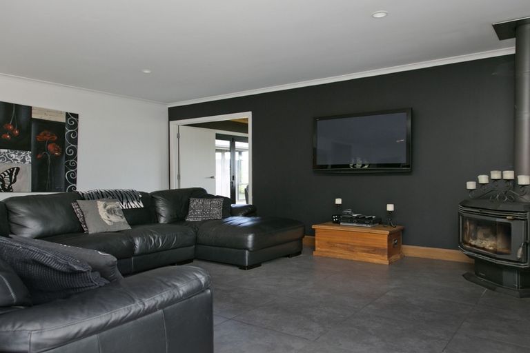 Photo of property in 25 Piro Place, Acacia Bay, Taupo, 3385