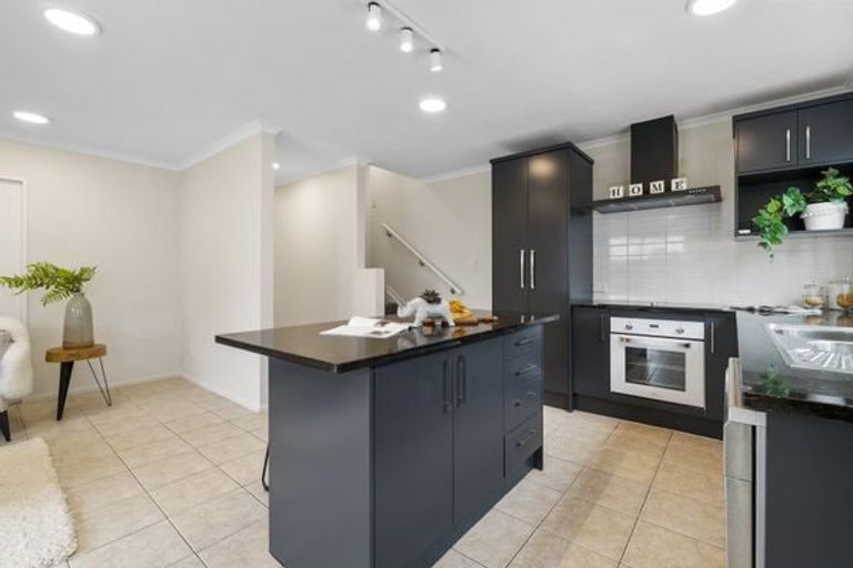Photo of property in 9 Travis View Drive, Fairview Heights, Auckland, 0632