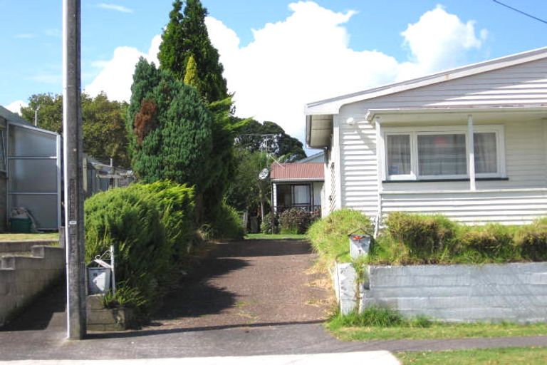 Photo of property in 1/10 Hutchinson Avenue, New Lynn, Auckland, 0600