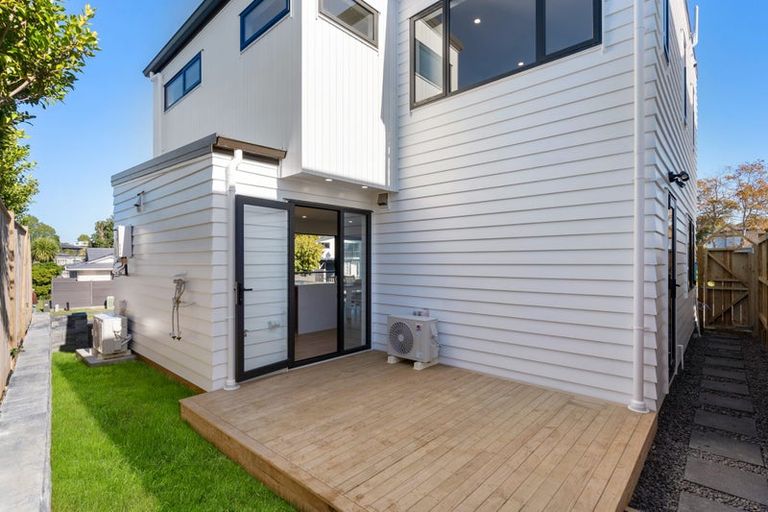 Photo of property in 16a Meadway, Sunnyhills, Auckland, 2010