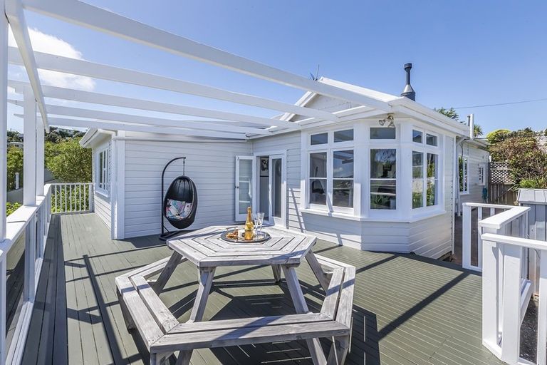 Photo of property in 13 Nevay Road, Miramar, Wellington, 6022