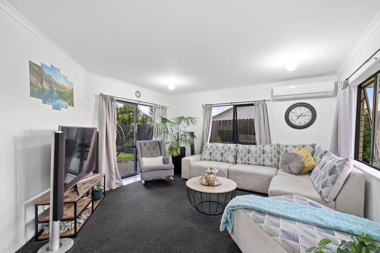 Photo of property in 45 Nicholas Gibbons Drive, Clendon Park, Auckland, 2103