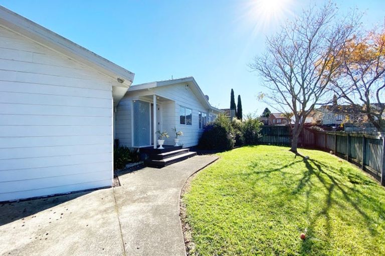 Photo of property in 60 De Quincey Terrace, Highland Park, Auckland, 2010