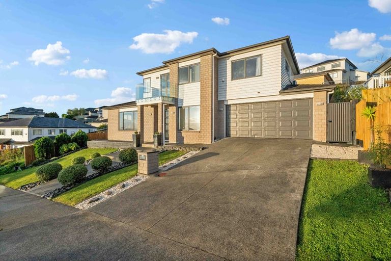 Photo of property in 19 Kereru Rise, Papakura, 2110