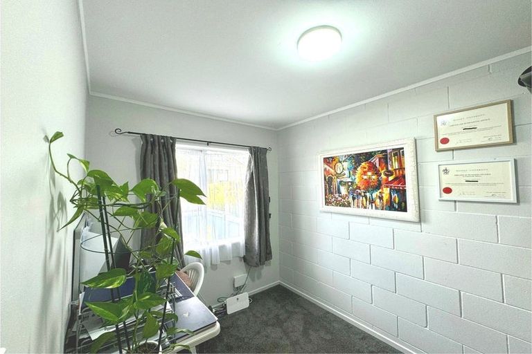 Photo of property in 2/102 Lynwood Road, New Lynn, Auckland, 0600