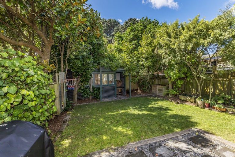 Photo of property in 33 Edinburgh Terrace, Berhampore, Wellington, 6023