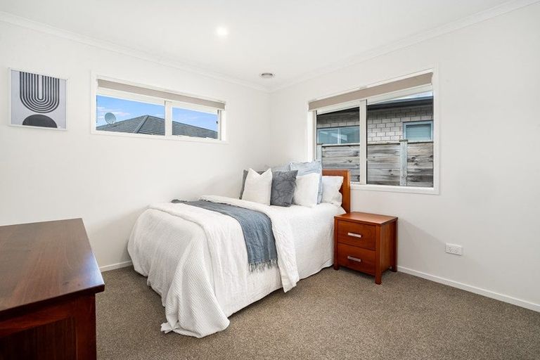 Photo of property in 5 Mooring Close, Whitby, Porirua, 5024