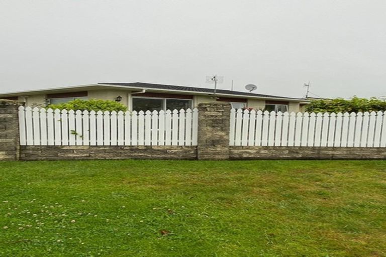 Photo of property in 28 Oriwa Street, Waikanae, 5036