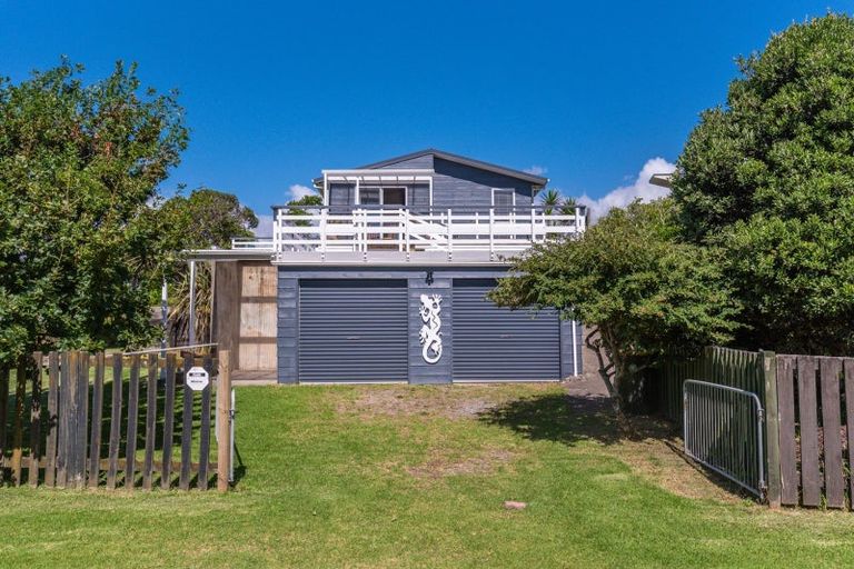 Photo of property in 42 Rodney Avenue, Te Horo Beach, Otaki, 5581