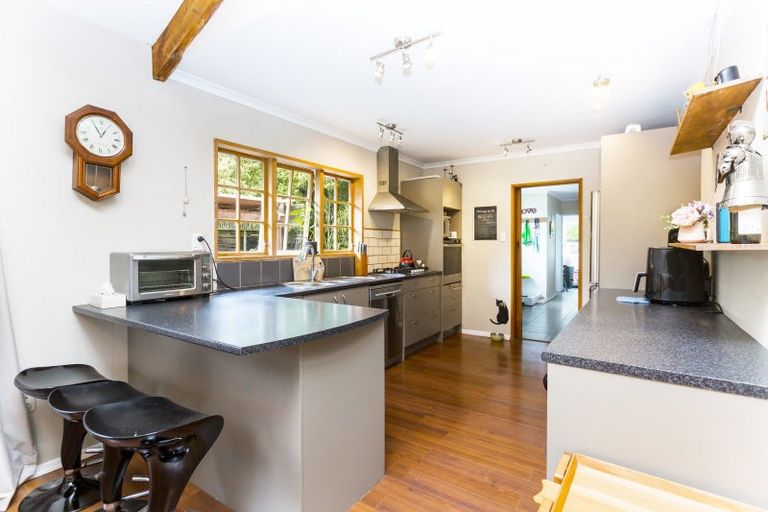 Photo of property in 19 Beryl Grove, Birchville, Upper Hutt, 5018