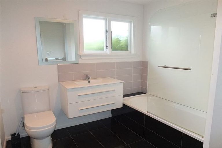 Photo of property in 106 Avonhead Road, Avonhead, Christchurch, 8042