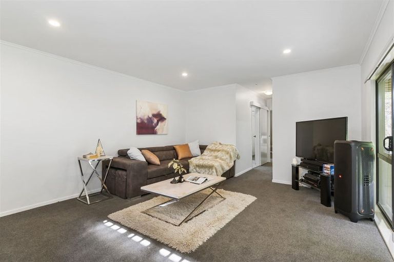 Photo of property in 45 Condor Place, Unsworth Heights, Auckland, 0632
