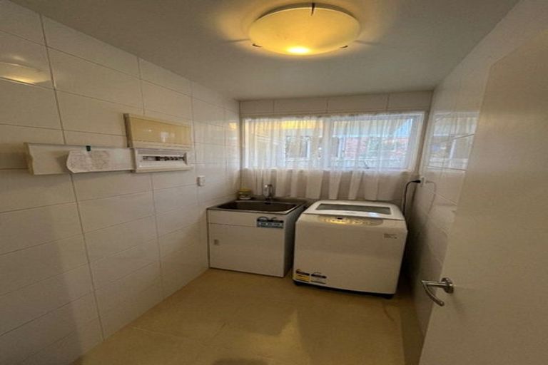 Photo of property in 17 Radiata Lane, Chatswood, Auckland, 0626