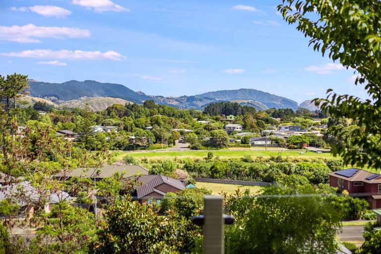 Photo of property in 25 Pine Ridge Terrace, Waikanae Beach, Waikanae, 5036