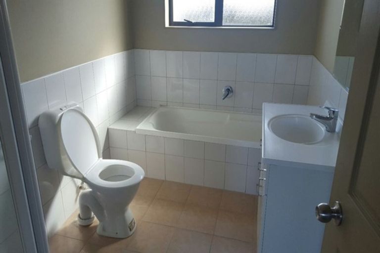 Photo of property in 14 Gordon Stanley Drive, Massey, Auckland, 0614