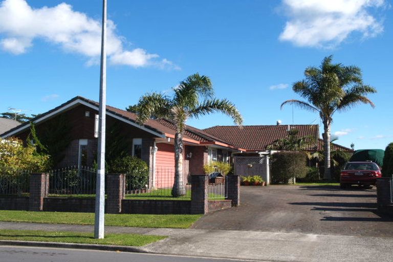 Photo of property in 82 Frank Nobilo Drive, Golflands, Auckland, 2013