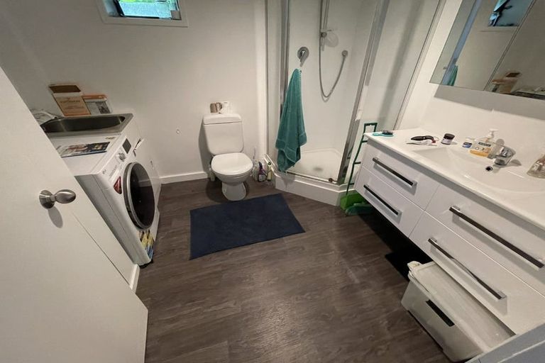 Photo of property in 90 Sunnyside Road, Sunnyvale, Auckland, 0612