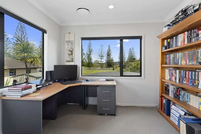 Photo of property in 218 Schnapper Rock Road, Schnapper Rock, Auckland, 0632