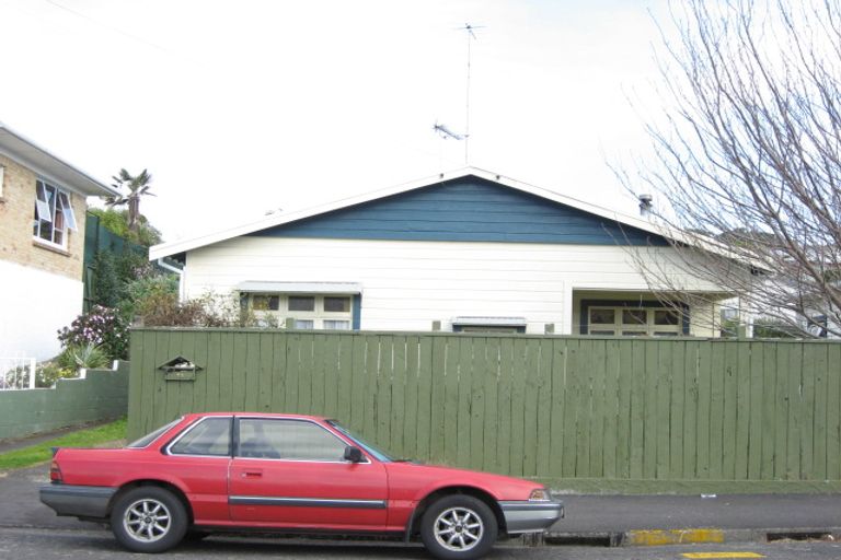 Photo of property in 33 Gaine Street, New Plymouth, 4310